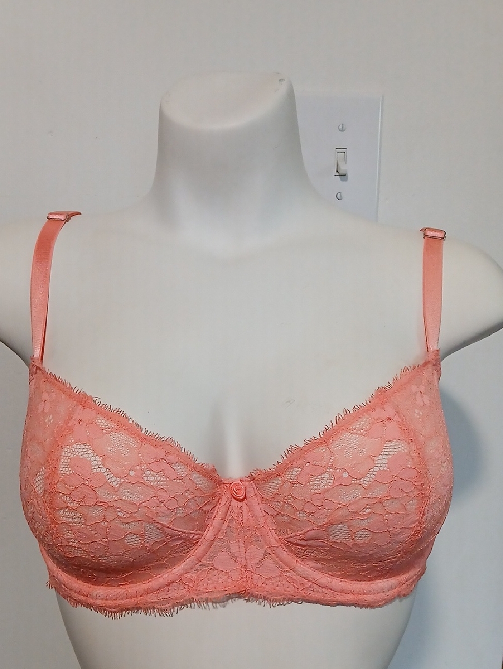 Victoria's Secret Dream Angels Push Up Lace W/O Padding Bra in Coral Peachy Pink